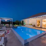 In Zakynthos With Pool & Near Tsilivi Vanato