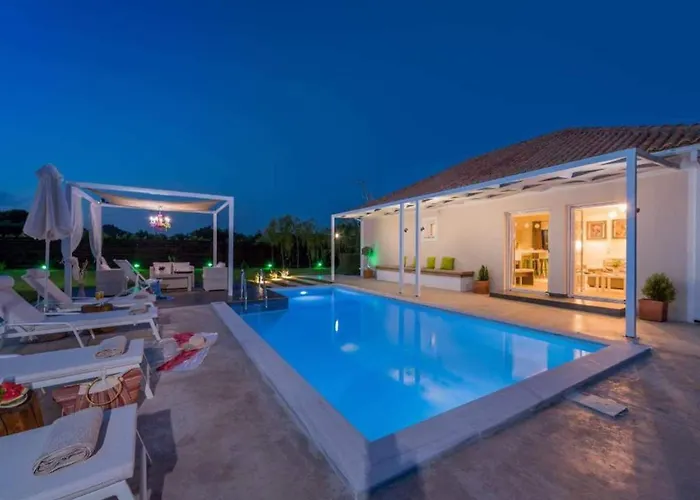 In Zakynthos With Pool & Near Tsilivi Vanato