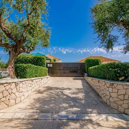 Villa In Zakynthos With Pool & Near Tsilivi *